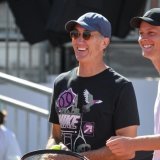 Jannik Sinner (à droite) avait "besoin de cette victoire", a souligné son coach Darren Cahill (à gauche) KEYSTONE/EPA ANSA/ALESSANDRO DI MEO